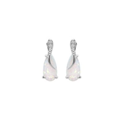 Boucles d'oreille en argent rhodié Opale blanche de synthèse ovale et oxydes blancs sertis avec fermoir poussette
