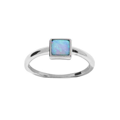 Bague en argent rhodié carré Opale bleue de synthèse