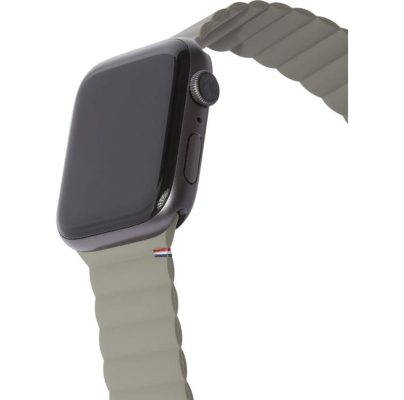 Decoded Magnetic Traction Strap - Bracelet Apple Watch Series 7 (45mm) en Silicone Souple Fermeture magnétique - Olive