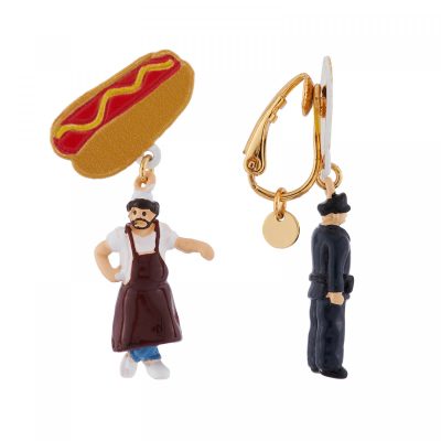 Boucles d'oreilles clip asymétriques vendeur de hot-dog et agent nypd