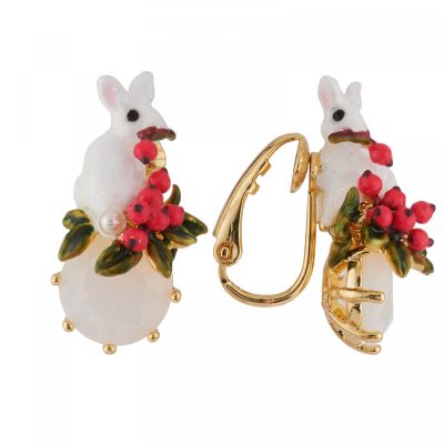 Boucles d'oreilles clip lapin blanc pailleté sur verre taillé et petites baies rouges