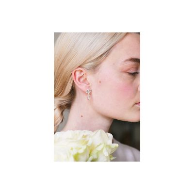 Boucles d'oreilles mariage tiges petit ruban et pierre transparente