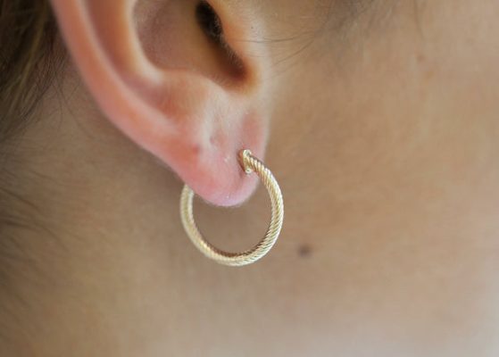 Boucles d'oreilles créoles ciselées plaqué or - Pour Femme - Bijoux Elise et moi