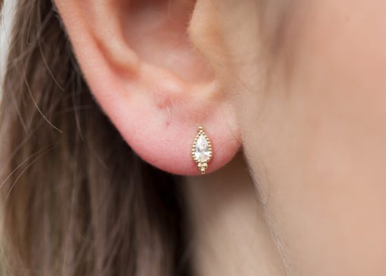 Boucles d'oreilles Bindi sertie d'un petit zircon plaqué or - Pour Femme - Bijoux Elise et moi