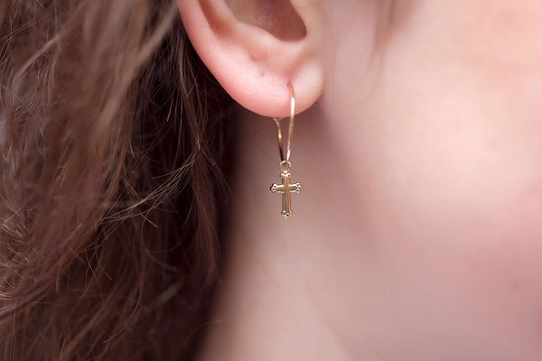 Boucles d'oreilles petites créoles croix plaqué or - Pour Femme - Bijoux Elise et moi