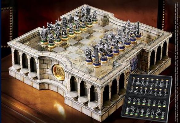 Noble Collection Lord of the Rings: Collector's Chess Set