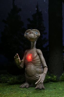 NECA E.T. the Extra-Terrestrial: 40th Anniversary - Ultimate Deluxe E.T. with LED Chest 7 inch Figure