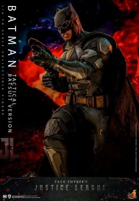 Hot toys DC Comics: Zack Snyder's Justice League - Batman Tactical Batsuit Version 1:6 Scale Figure