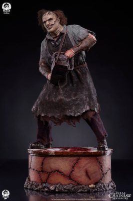 Premium Collectible Studios The Texas Chainsaw Massacre: Leatherface Deluxe Version 1:4 Scale Statue