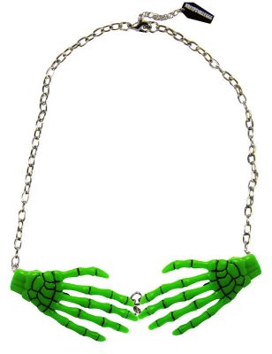 Collier chaîne pendentif squelette vert mains