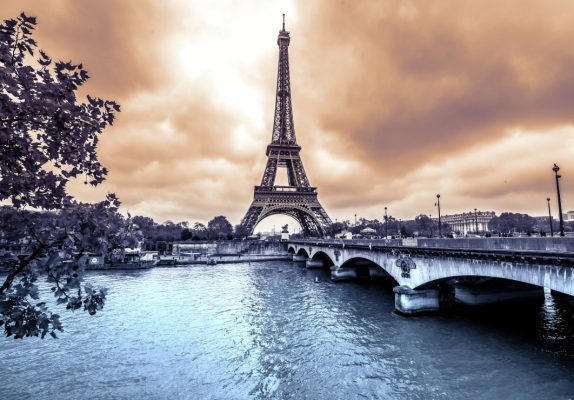 Puzzle La Tour Eiffel par Temps de Pluie en Hiver Grafika Kids